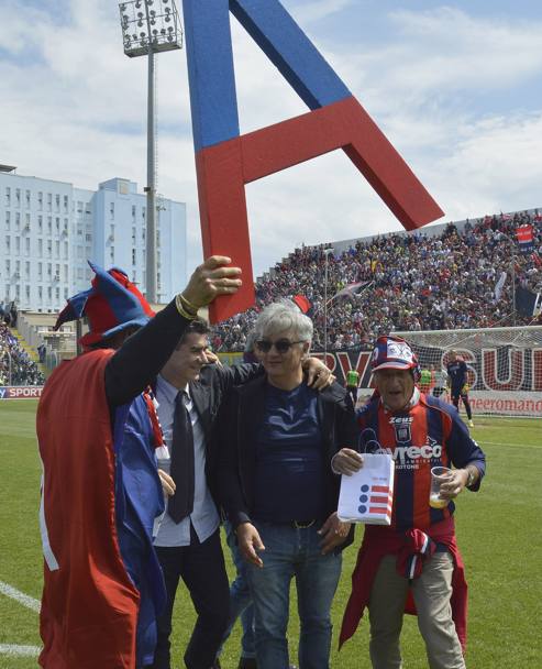 Il Presidente Raffaele Vrenna in campo dopo la partita contro il Como (Getty Images)